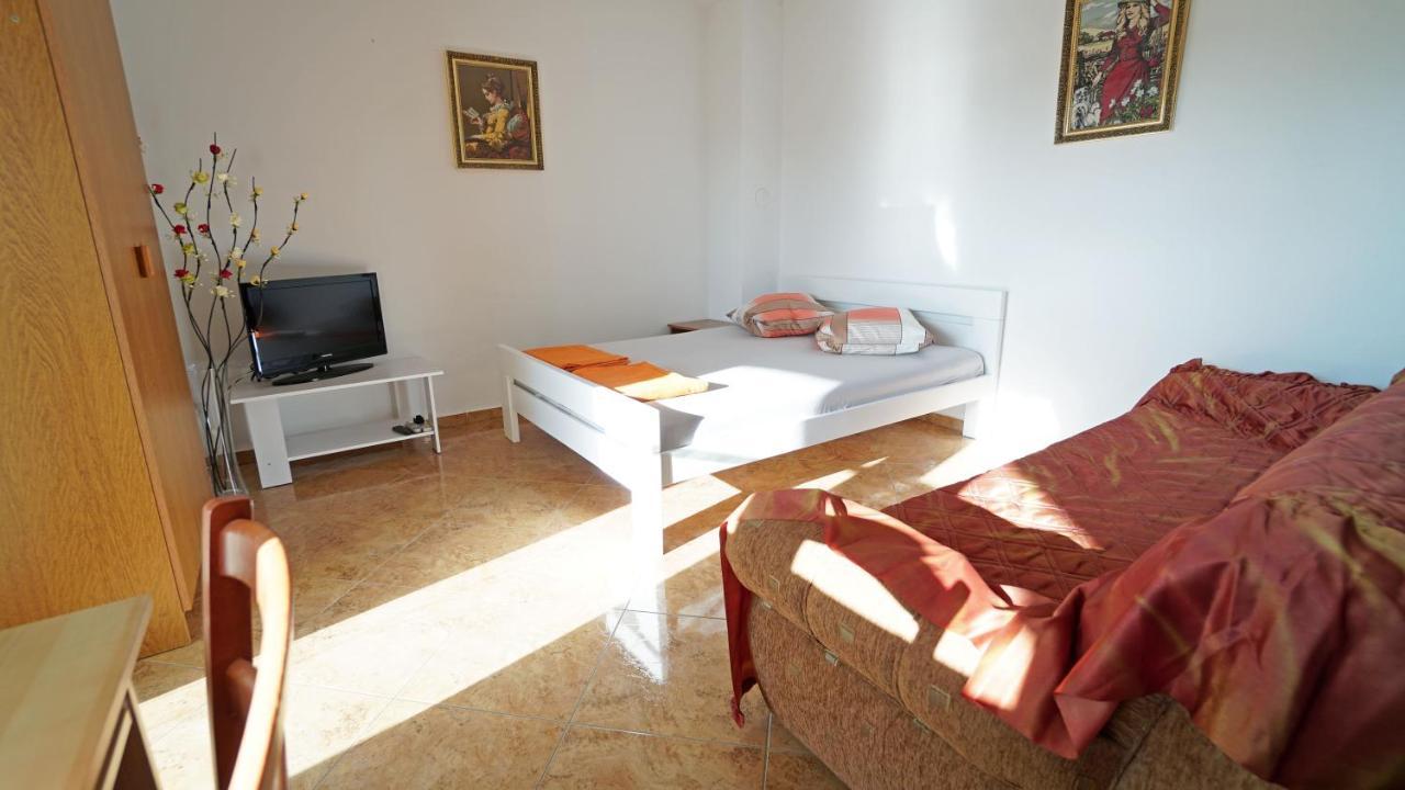 Apartments Kata Gornji Karin Buitenkant foto